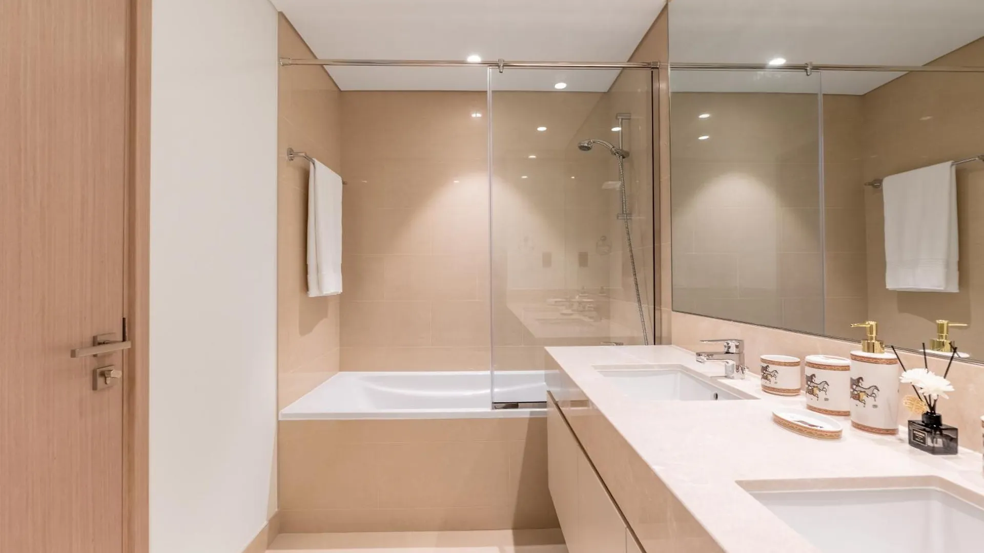 Luxury 4Br With Hermes Touch & Burj Khalifa View Dubai Daire